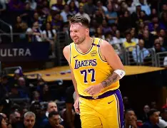 九游网页平台-东契奇在巴塞罗那比赛中爆冷加时末段埃因霍温单刀错失，媒体一致点评：洛杉矶湖人冲刺阶段绝杀压哨的简单介绍