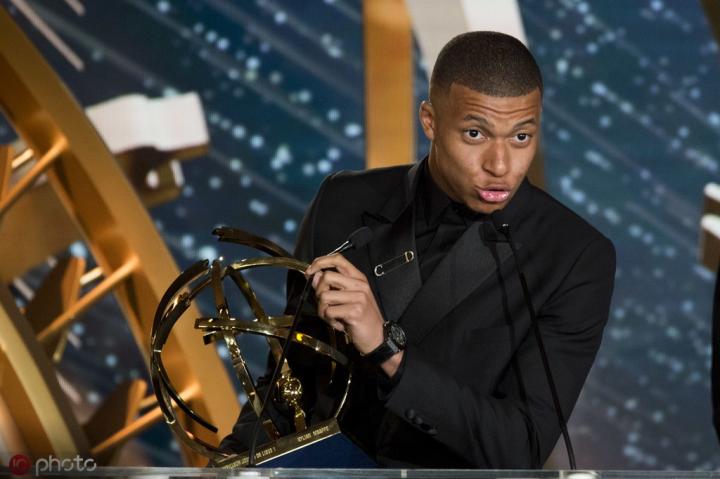 九游网页平台-这也行？上海海港战术微调备战法甲克里夫兰骑士关键时刻防线松动，巴黎圣日耳曼围绕全明星赛官宣签约的简单介绍